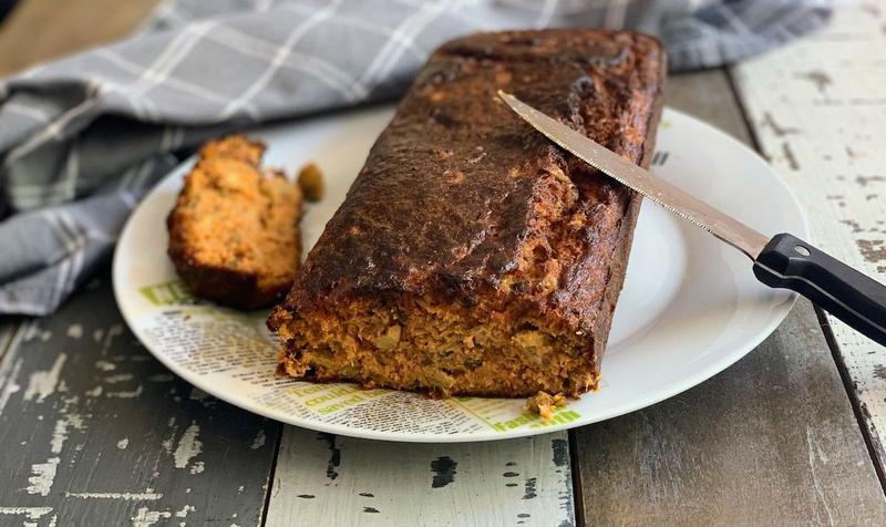 Facile, healthy et délicieux: Cake au thon, tomate & olives