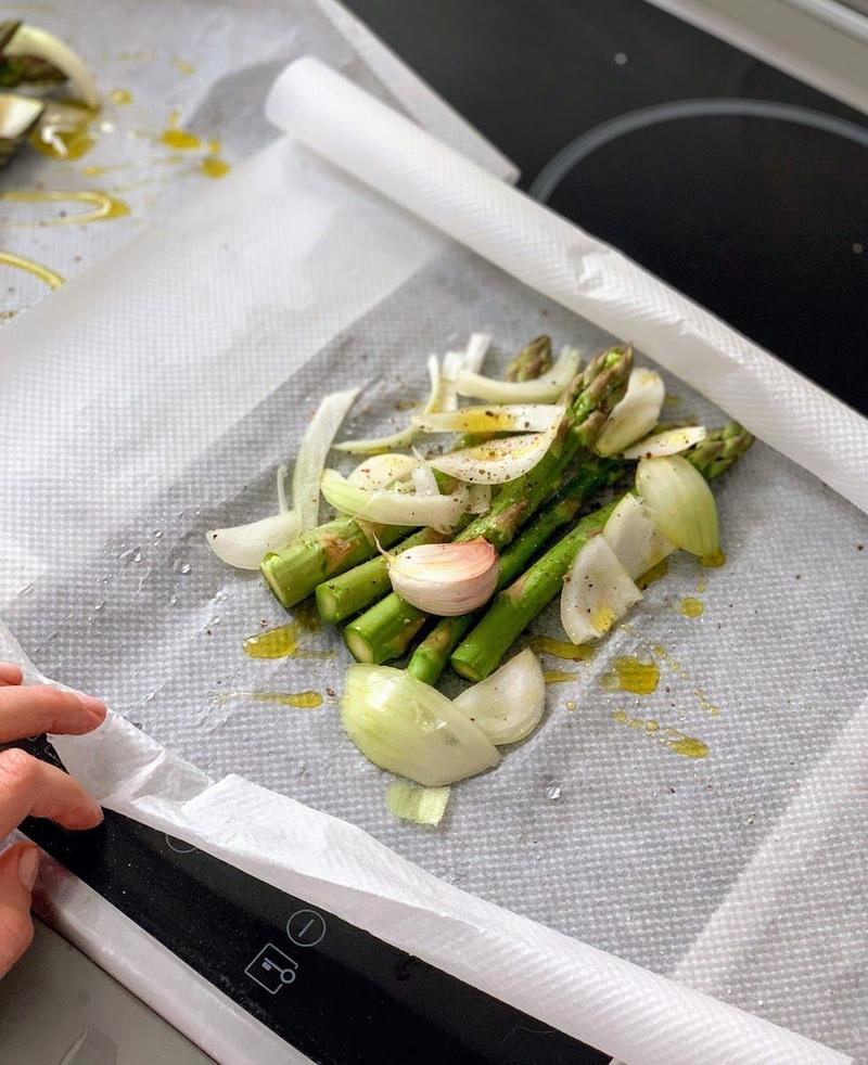 Saumon & asperges, un repas tout en papillote