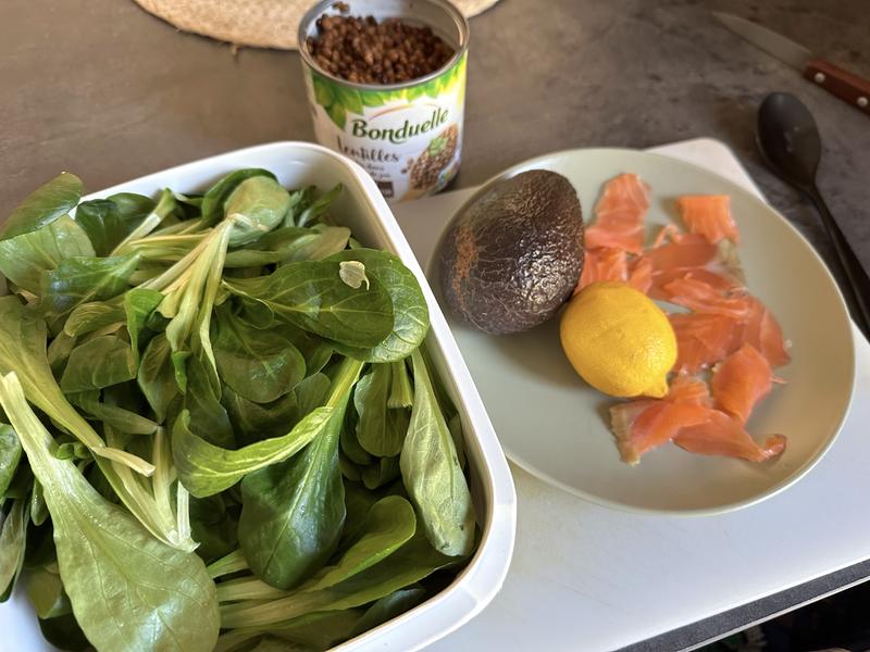 Préparation de la salade aux lentilles