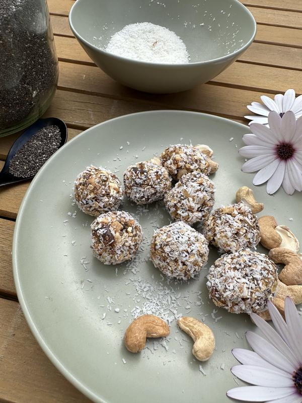 Energy balls cajou-dattes : le snack malin